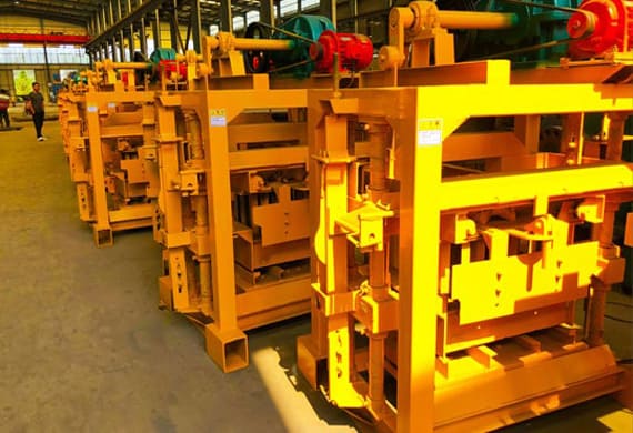 https://www.staging.block-machine.net/wp-content/uploads/2019/06/3-LMT4-40-Semi-Automatic-Brick-Making-Machine-1-2.jpg