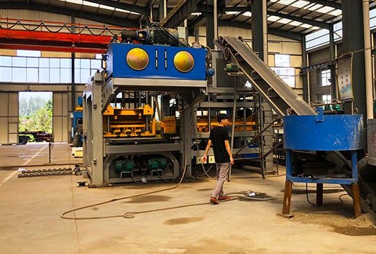 https://www.staging.block-machine.net/wp-content/uploads/2019/06/solid-block-making-machine-factory-2.jpg