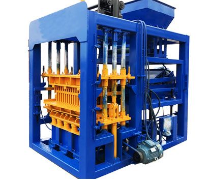 le QT5-15 Brick Moulding Machine in Botswana