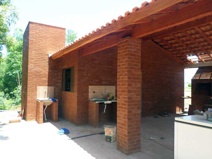 clay-soil-bricks-building