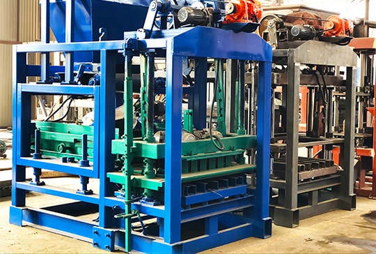 https://www.staging.block-machine.net/wp-content/uploads/2021/11/electric-automatic-brick-making-machine.jpg