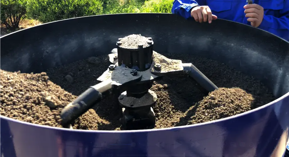 concrete mixer to mix raw materials